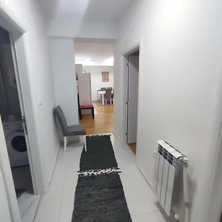 Ferienwohnung In The Heart Of Boem Street Skopje Exterior foto