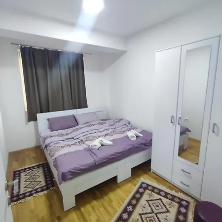 Ferienwohnung In The Heart Of Boem Street Skopje Exterior foto