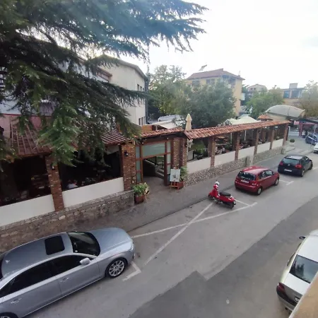 Ferienwohnung In The Heart Of Boem Street Skopje Exterior foto